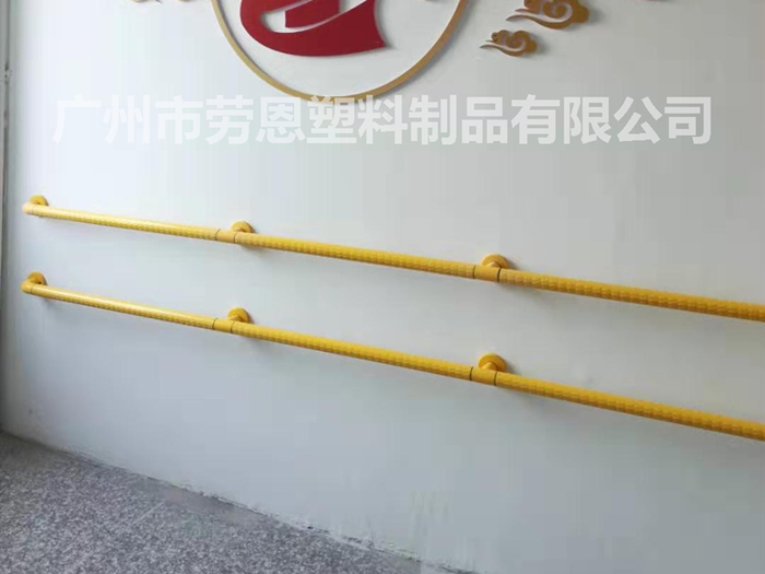 發(fā)展智慧社區(qū)養(yǎng)老，老人扶手等養(yǎng)老設(shè)施建設(shè)仍需完善